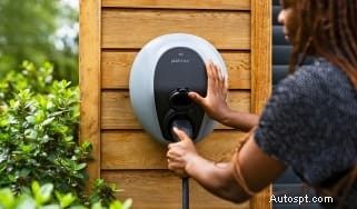 Zjistěte, zda máte nárok na grant dobíjecího bodu pro elektromobily OZEV a ušetřete na nákladech na elektromobily 