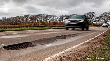 Jak podat žalobu na poškození výmolů:Nahlaste výmoly a nechte si opravit auto 