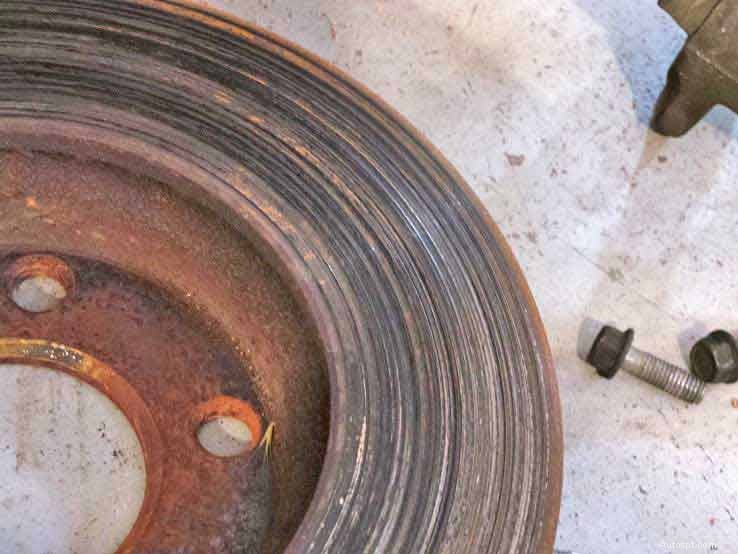 10 jasných znamení, že vaše auto potřebuje okamžitý servis brzd 