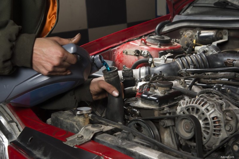 Tři běžné příčiny přehřívání motoru a jak jim předcházet 
